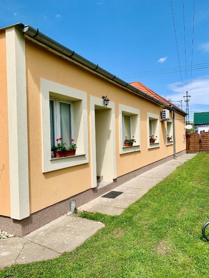 Matrai Vadaszhaz Matraterenye Exteriör bild